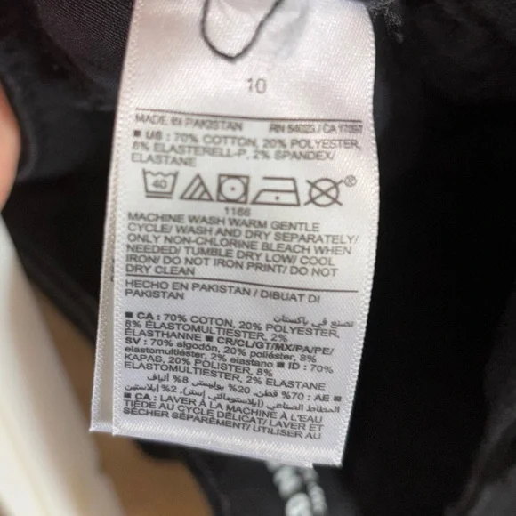 OLD NAVY extra high rise extra skinny button fly size 10, frayed hem
25” inseam - Picture 6 of 6